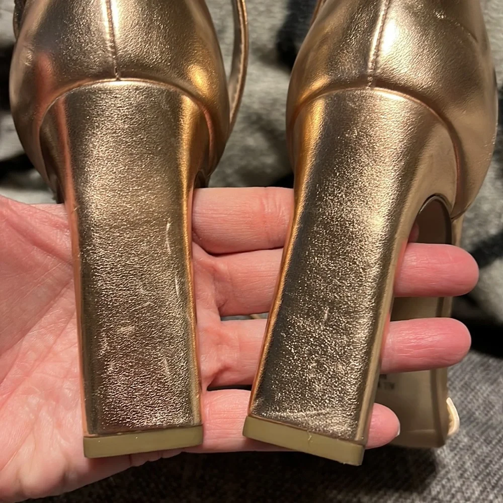 NWOT D Heart High Heels